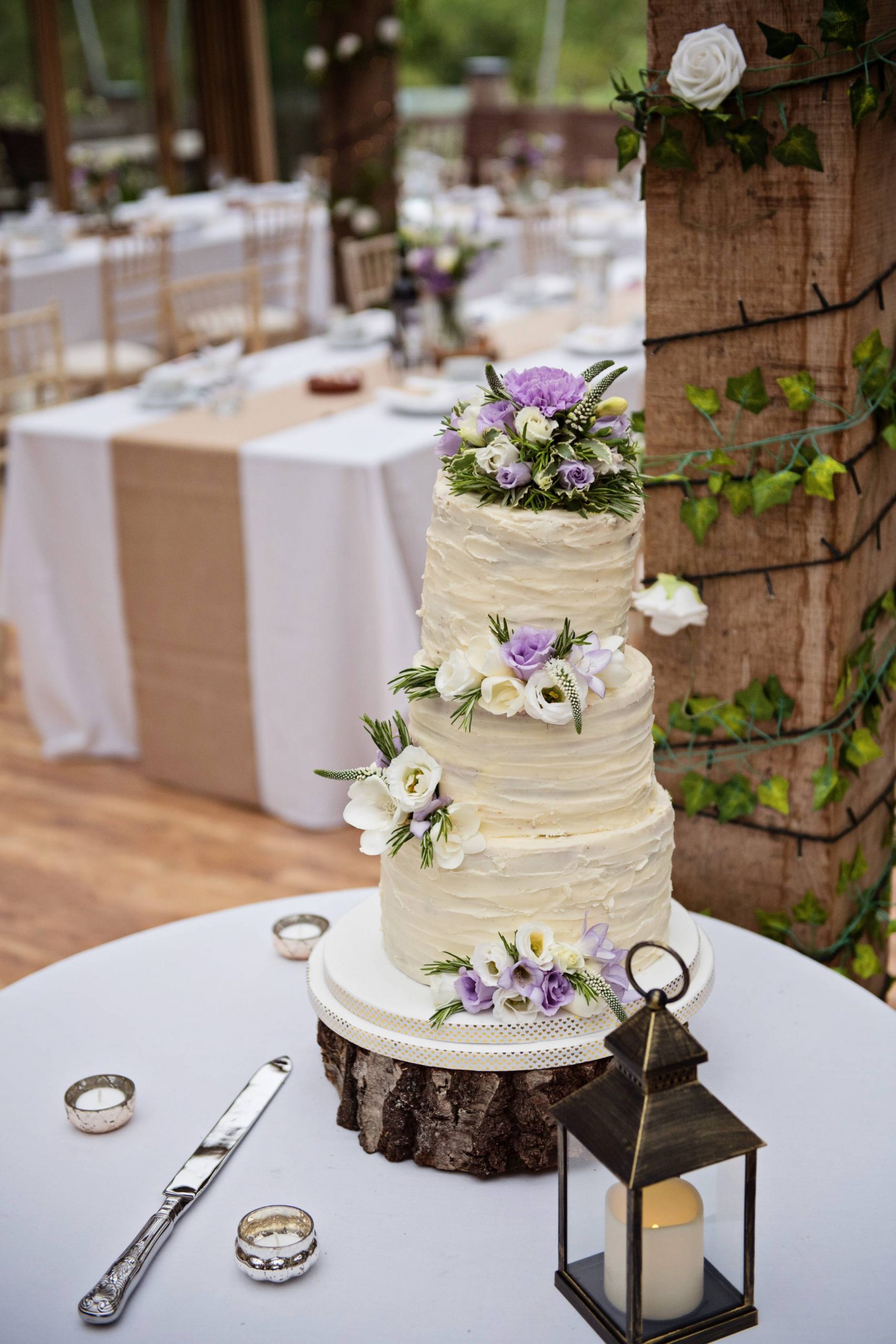 Flowers on wedding cake