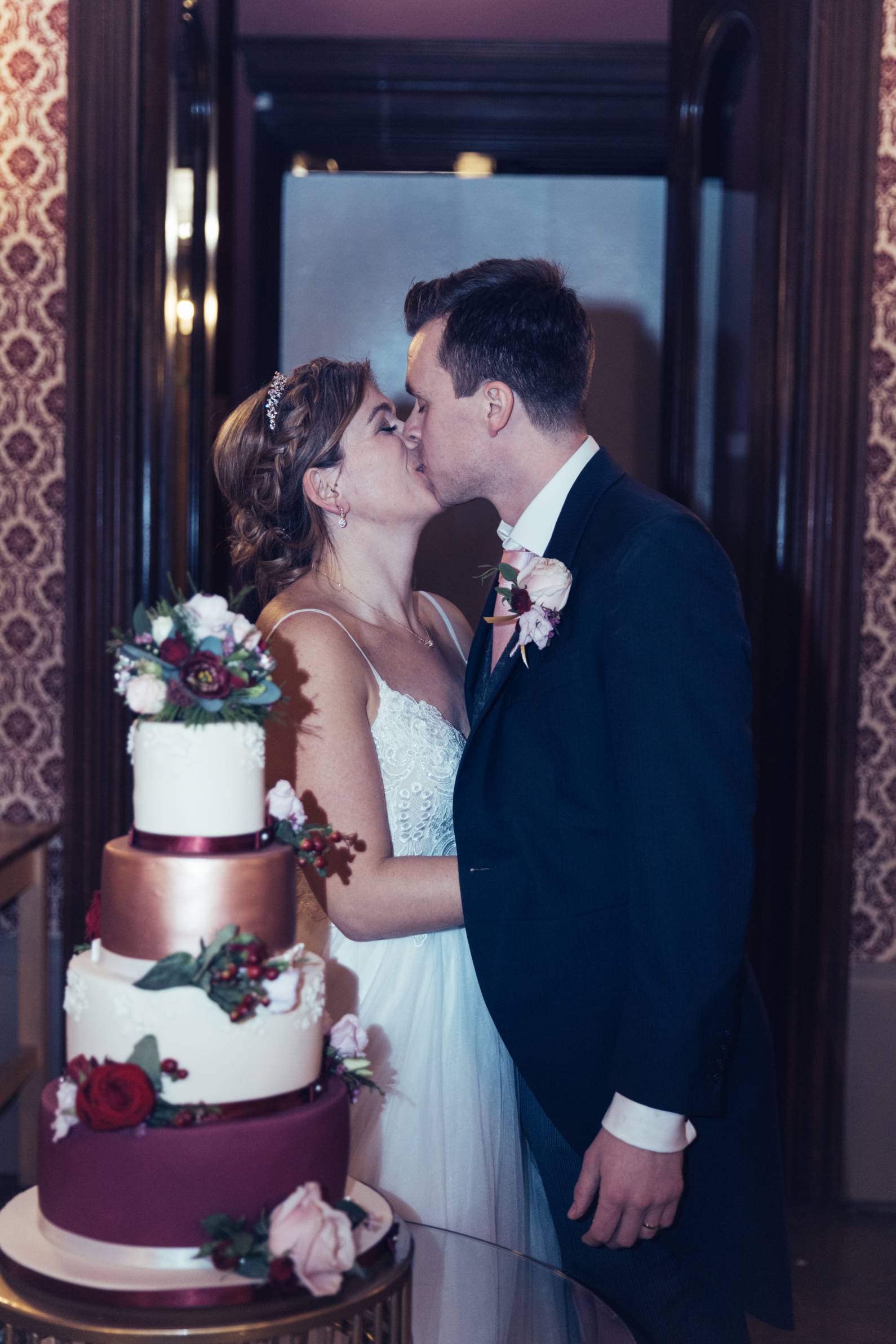 Flowers on wedding cake