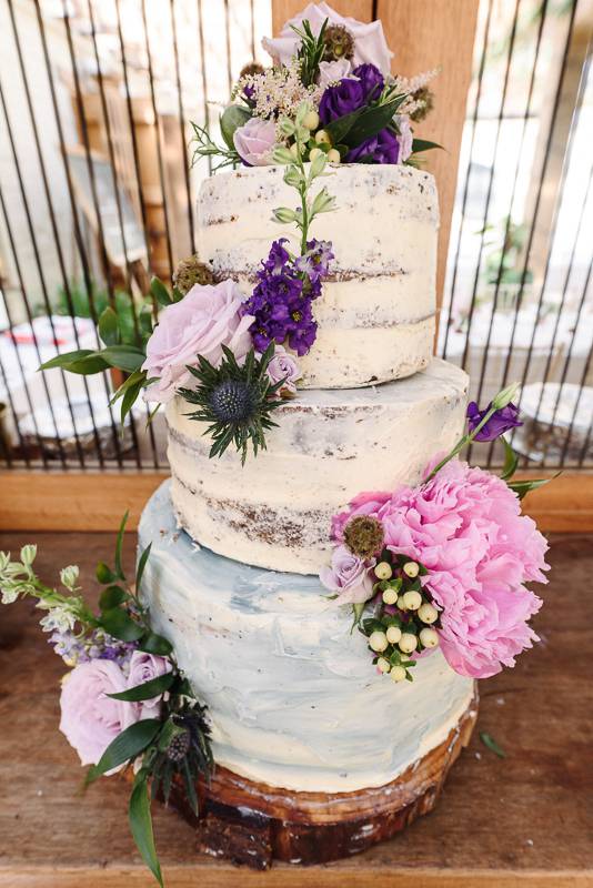 Flowers on wedding cake