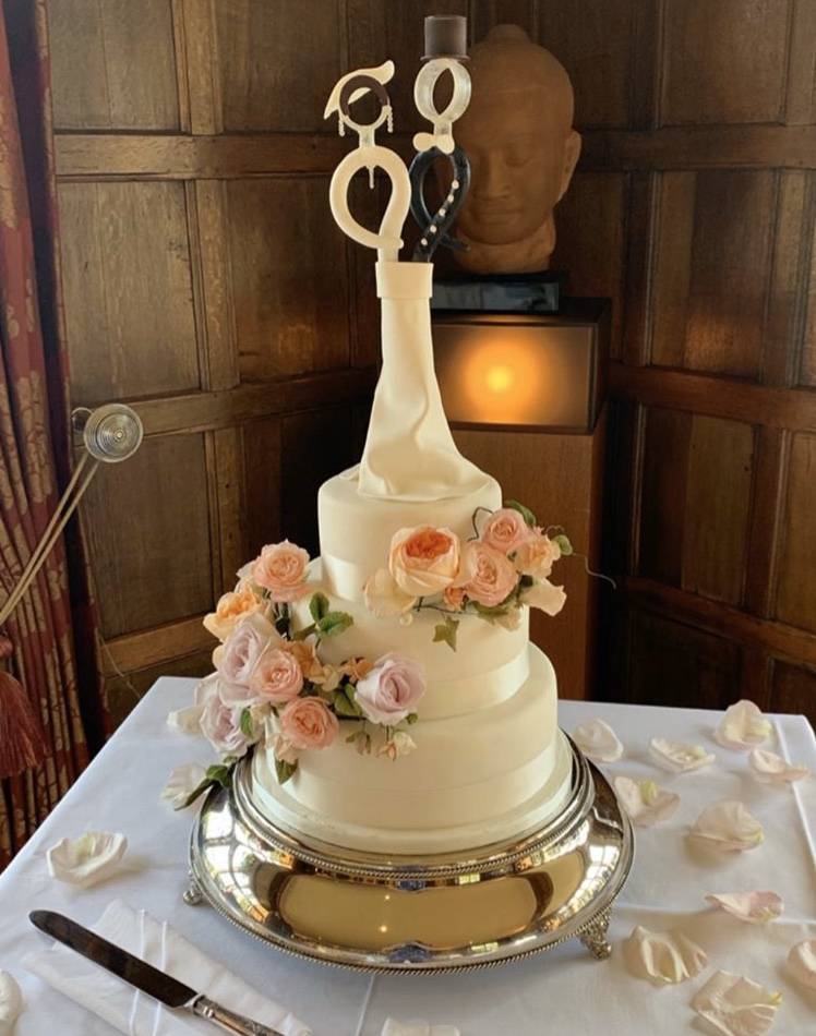 Flowers on wedding cake