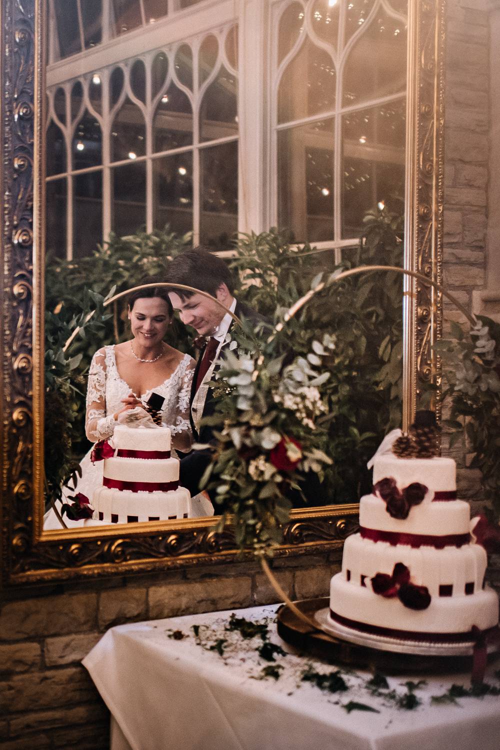 Flowers on wedding cake