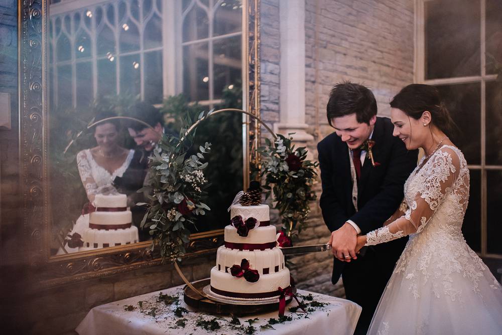 Flowers on wedding cake